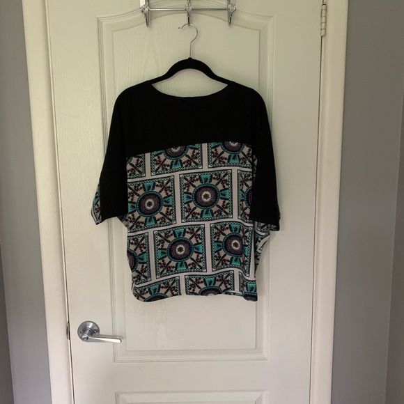 BCBG MaxAzria -Like new top - Picture 2 of 6